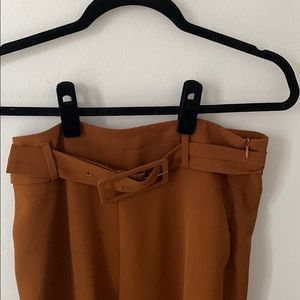 High-waisted cropped pant with matching belt